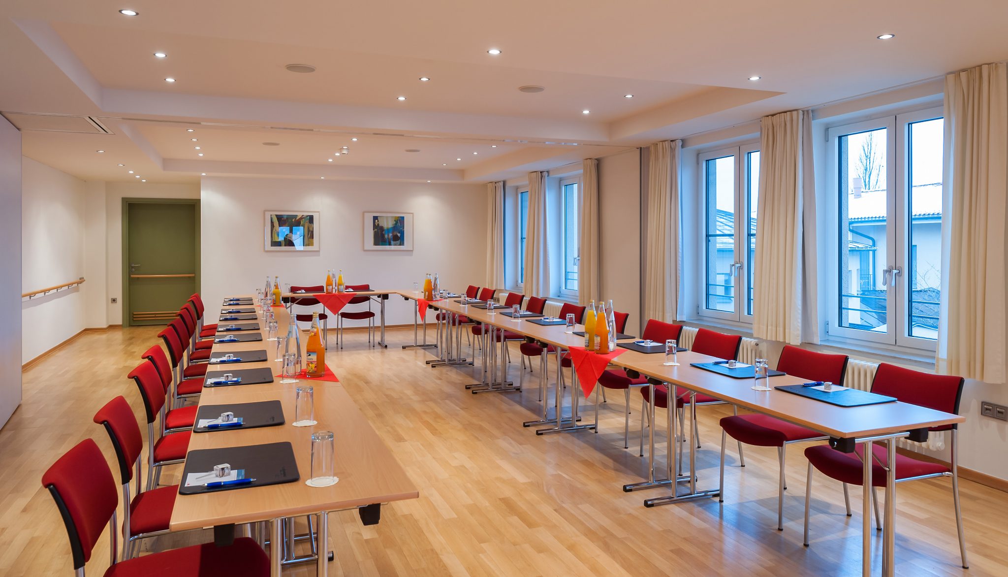 Deutschland, DEU, Berlin, 30.11.2012, Haus Rheinsberg, Hotel der Fürst Donnersmarck - Stiftung [©(c)Linus Lintner Fotografie, www.linus-lintner.de, Tel. +49 30 264 15 71, mail@linus-lintner.de; Veroeffentlichung nur gegen Honorar, Urhebervermerk und Beleg / permission required for reproduction, mention of copyright, complimentary copy; Bankverbindung / bank account and sorting code: Commerzbank AG Berlin, Kto 35 85 08 600, BLZ 100 800 00; IBAN: DE 16 100 800 00 035 85 08 600, BIC: DRES DE FF, U.St.ID / V.A.T.: DE 155 512 142]