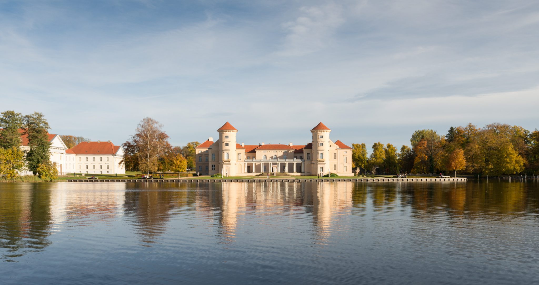 Deutschland, DEU, Berlin, 19.10.2012, Haus Rheinsberg, Hotel der Fürst Donnersmarck - Stiftung [©(c)Linus Lintner Fotografie, www.linus-lintner.de, Tel. +49 30 264 15 71, mail@linus-lintner.de; Veroeffentlichung nur gegen Honorar, Urhebervermerk und Beleg / permission required for reproduction, mention of copyright, complimentary copy; Bankverbindung / bank account and sorting code: Commerzbank AG Berlin, Kto 35 85 08 600, BLZ 100 800 00; IBAN: DE 16 100 800 00 035 85 08 600, BIC: DRES DE FF, U.St.ID / V.A.T.: DE 155 512 142]